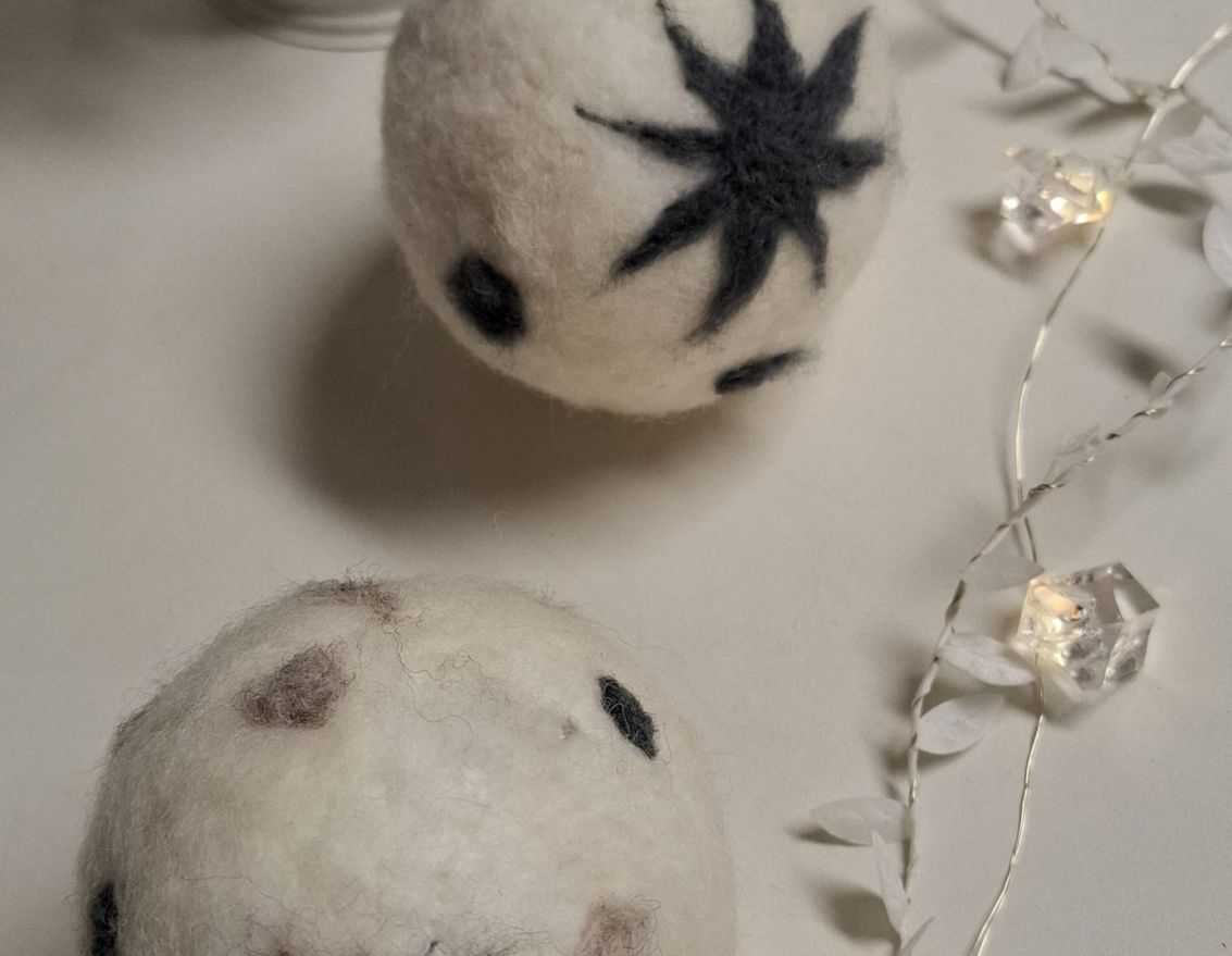 Ziemassvētku rado&scaron;ā darbnīca "Filcētas eglī&scaron;u bumbas" 