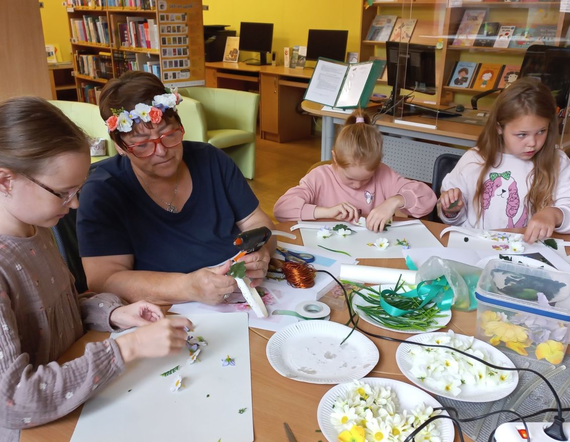 Rado&scaron;ā darbnīca "Veidojam Līgo vainadziņus"