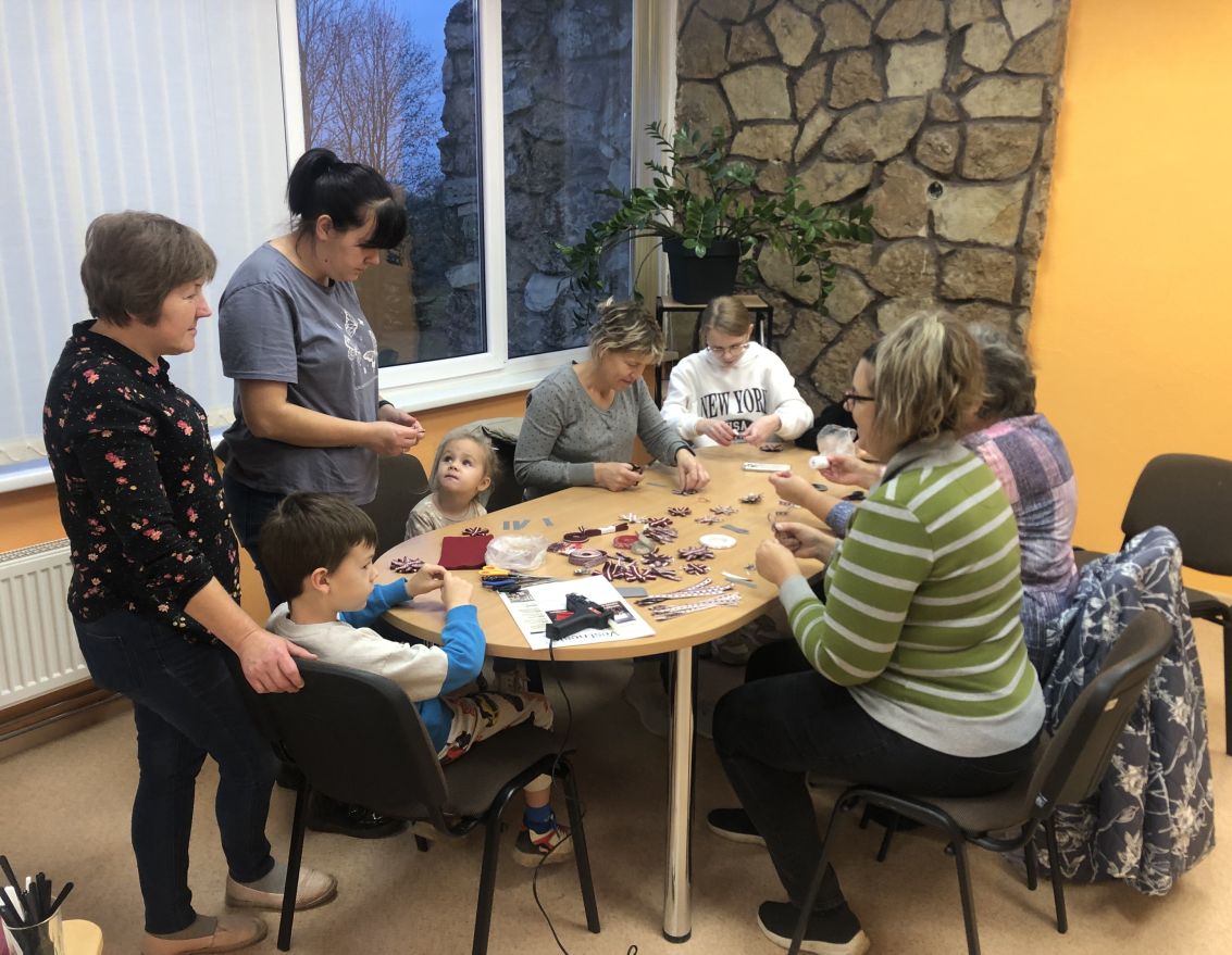 Rado&scaron;ais vakars Grenctālē  "Latvju rotas"