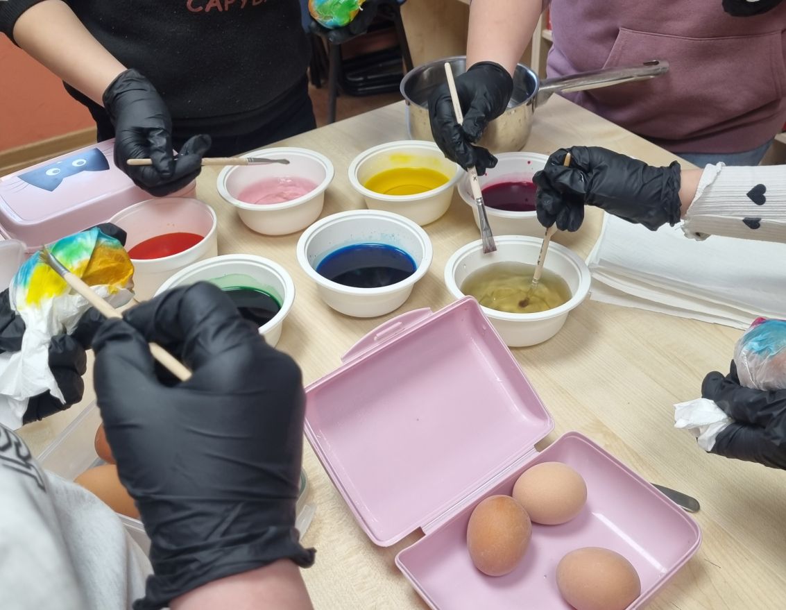 Lieldienu olu krāso&scaron;ana Zālītē