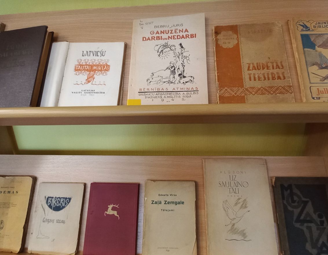 Seno grāmatu stāsti