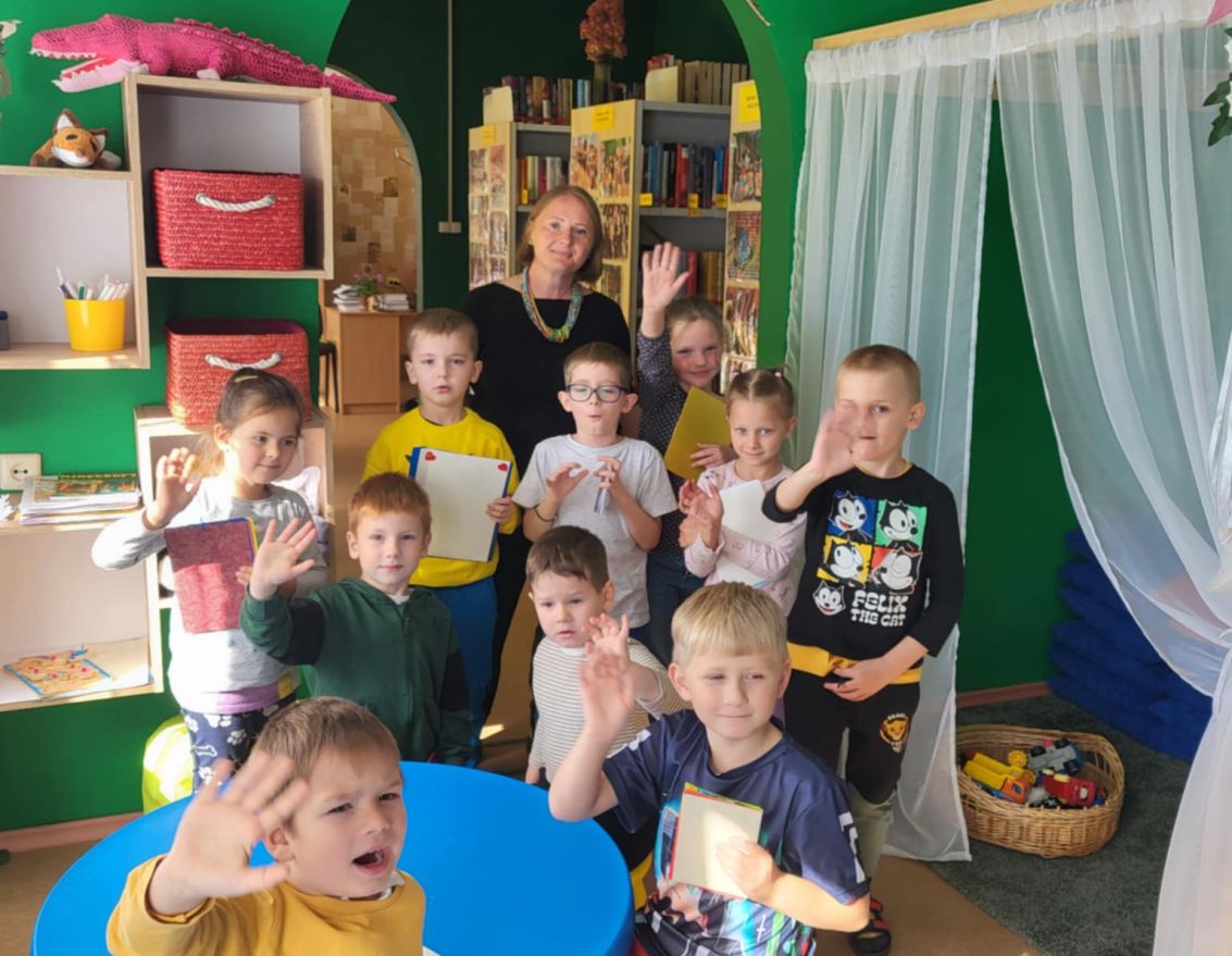 Bērni gatavo grāmatas par godu "Latvijas grāmatai 500"