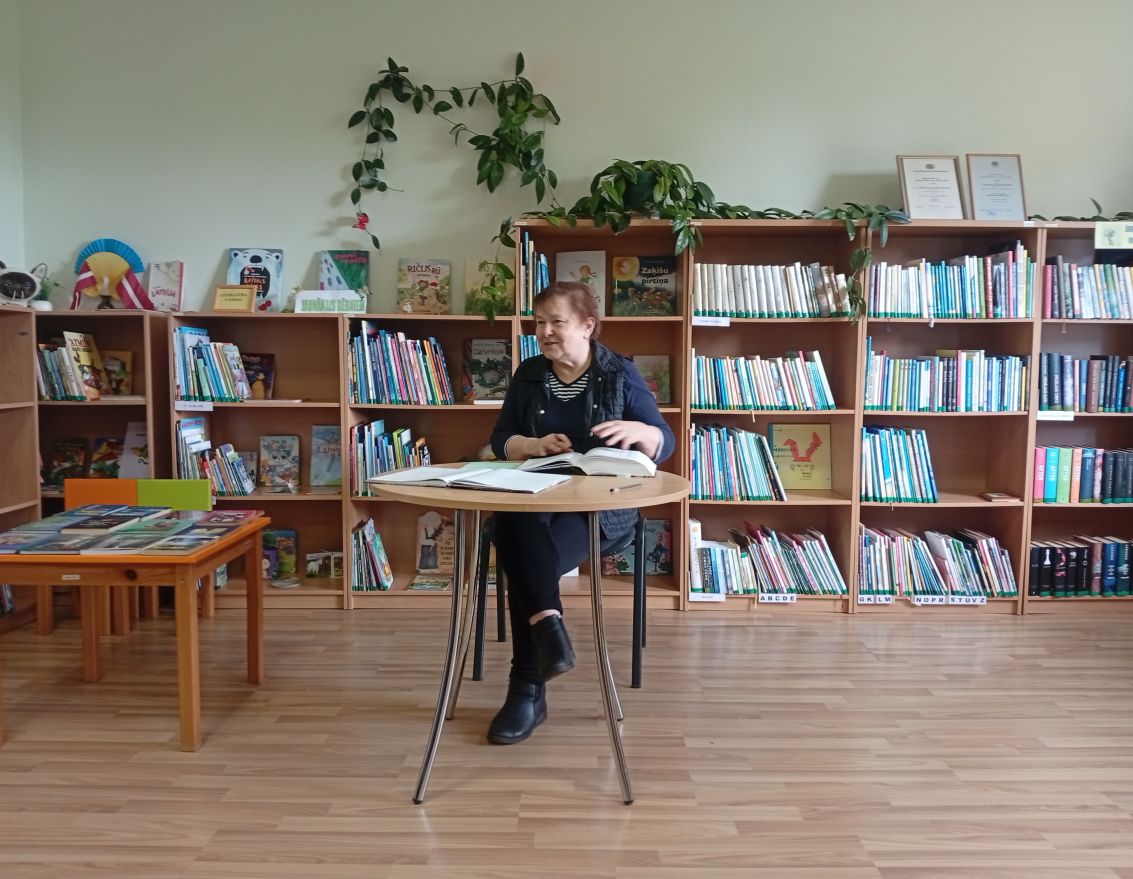 Aizvadīta tik&scaron;anās ar rakstnieci Dzintru &Scaron;ulci