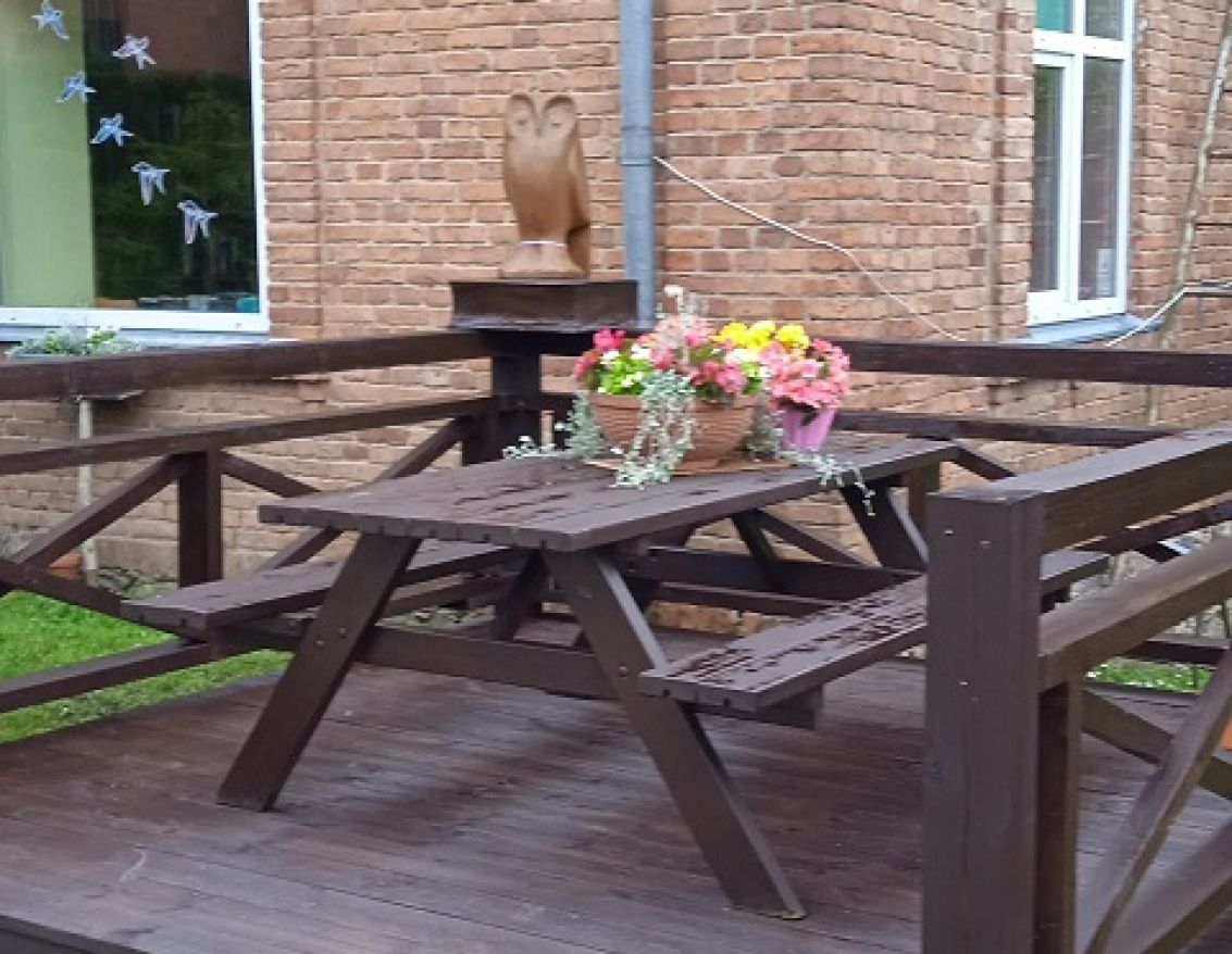 Skaistkalnes pagasta bibliotēkas āra  terases "Pie Gudrās Pūces" pārvērtības