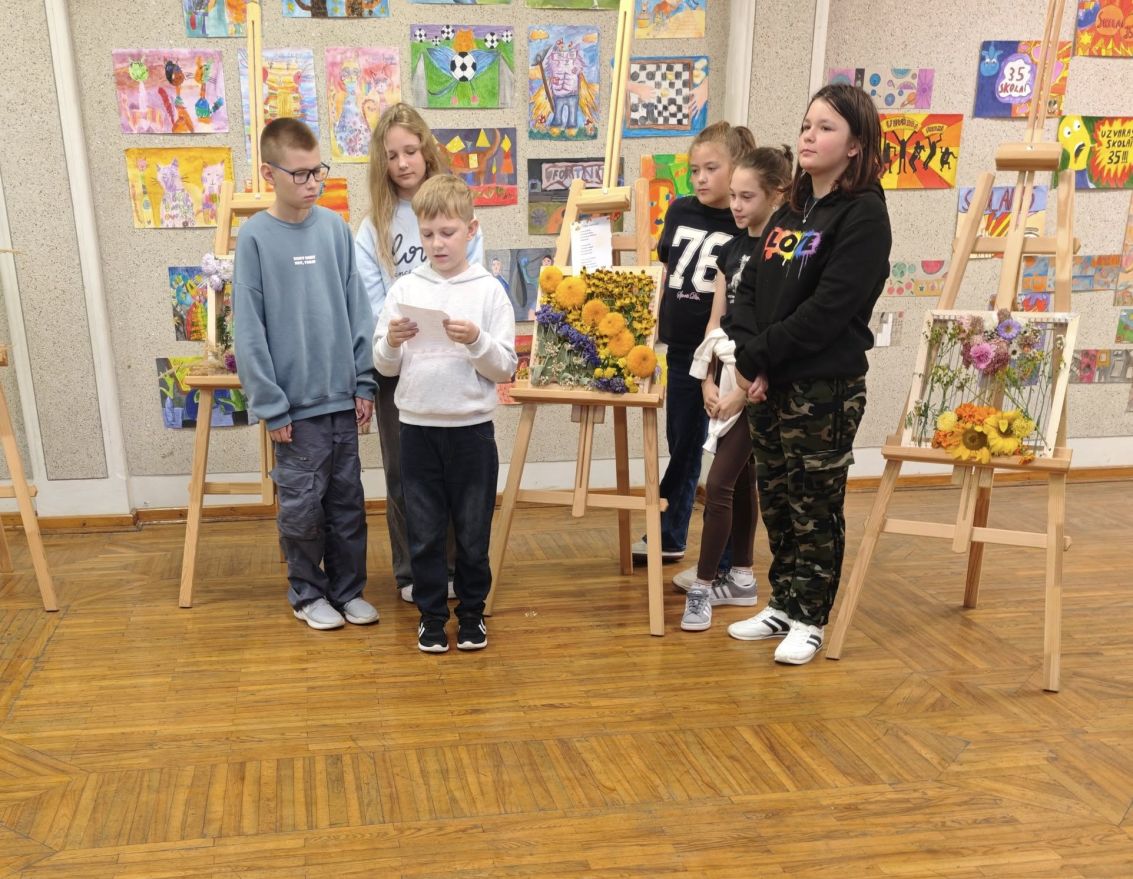 Aizvadītas Dzejas dienas Uzvaras pamatskolā