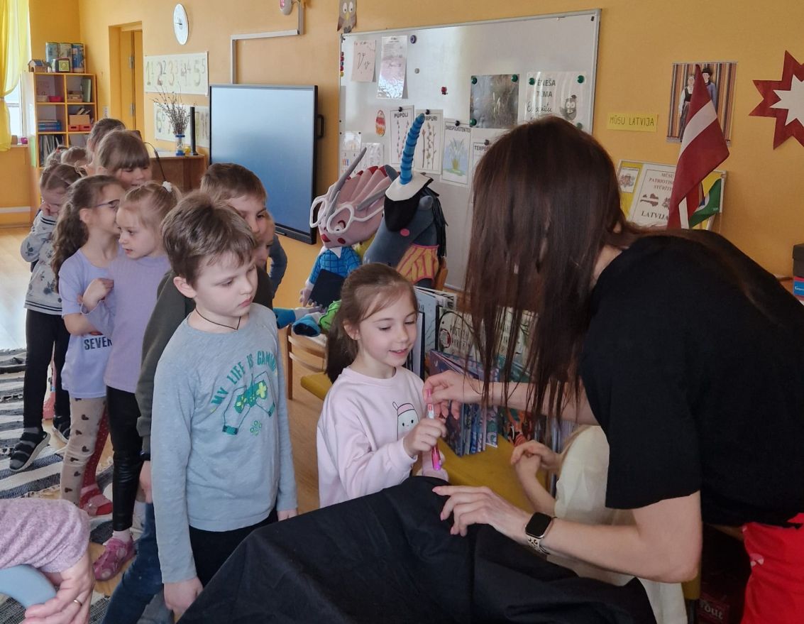 Tik&scaron;anās ar Daci Krēsliņu