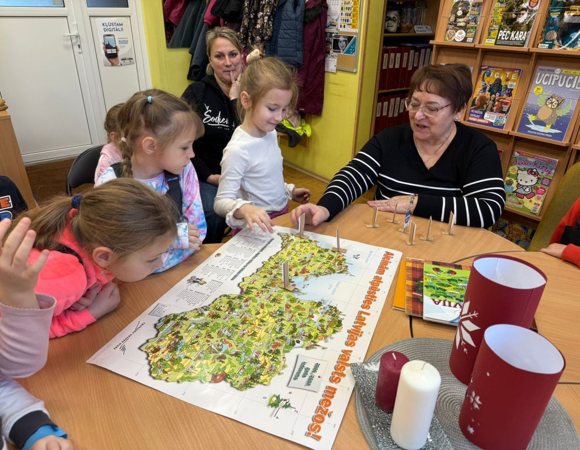 Iepazīst Latvijas valsts simbolus un novadus