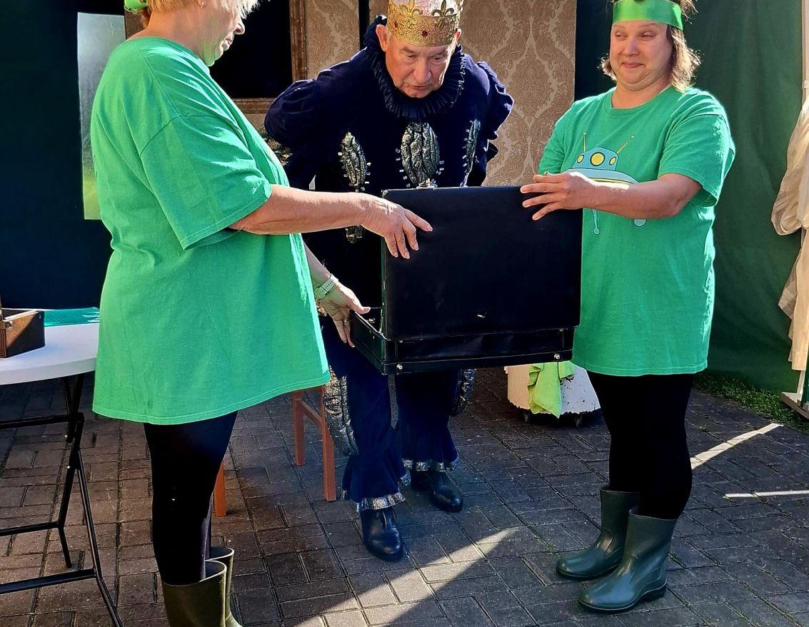 Tik&scaron;anās ar Ropažu amatierteātri "Dille" Zorģos