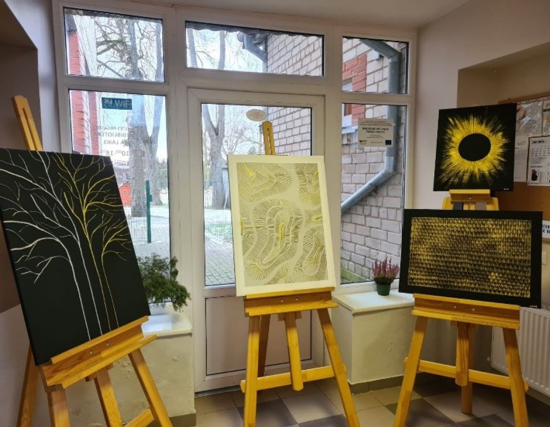 Olgas Ābeles veidotās gleznas Mūsas bibliotēkā