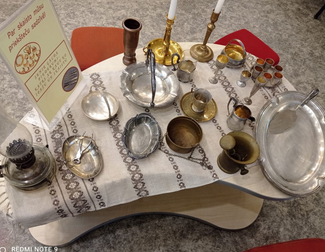 "Pagātnes - klāt - būtne" Jauncodes bibliotēkā