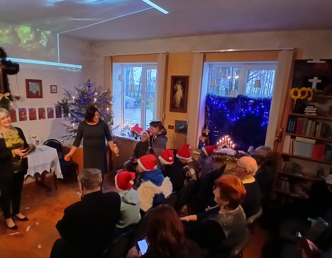 Aizvadīts Ziemassvētku ieskaņas pasākums "Ziemassvētku vakars atkal zemi sedz"