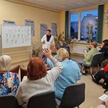 Rokrakstu noslēpumus atklāj grafoloģe Irita Rozentāle