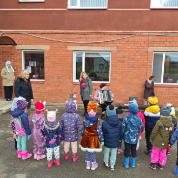 Ekskursija bibliotēkā un Mārtiņdienas ieskandinā&scaron;ana