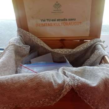 "Mantots kultūraugs. Paaudzēs lolots." Aizvadīta tik&scaron;anās ar bioloģi, mantoto kultūraugu zīmola veidotāju Sandru Stabingi