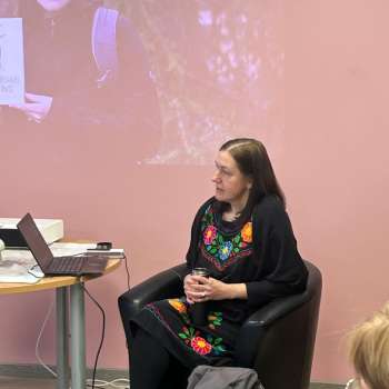 Aizvadīta tik&scaron;anās ar ceļotāju un rakstnieci Zani Eniņu