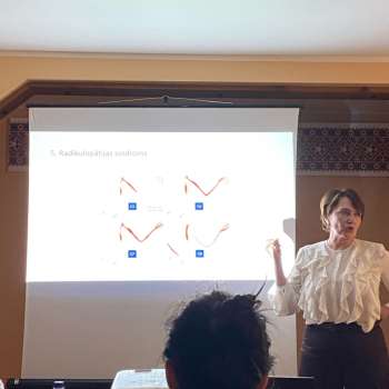 Tik&scaron;anās ar neiroloģi