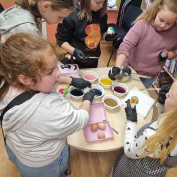 Lieldienu olu krāso&scaron;ana Zālītē