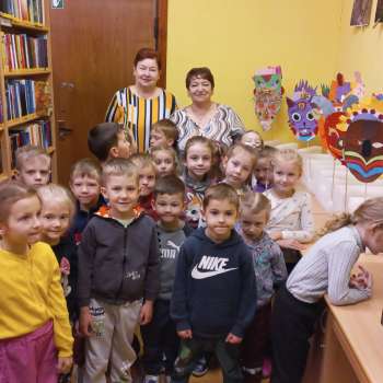 Pirmsskolnieki Bibliotēku nedēļā iepazīst Iecavas bērnu bibliotēku