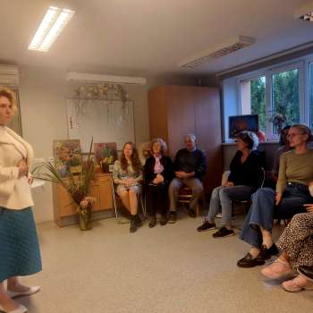 Tik&scaron;anās ar grāmatas "Laimes putekļi" autori Ievu Branti