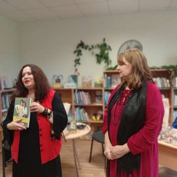 Aizvadīta tik&scaron;anās ar grāmatas "Vienaldzīgo nav!" autorēm