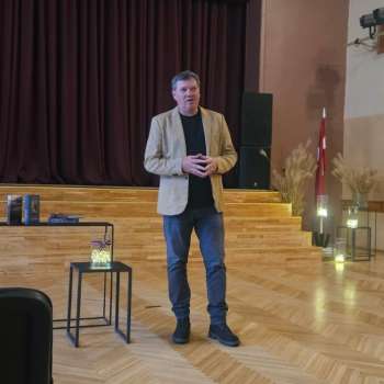 Aizvadīta tik&scaron;anās ar Armandu Puči