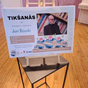 Tik&scaron;anās ar grāmatu izdevēju Juri Visocki