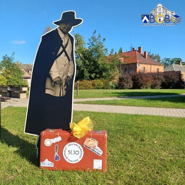 Dzeja Saules dārzā