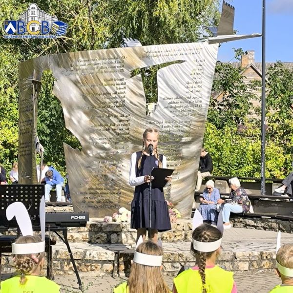 Dzeja Saules dārzā