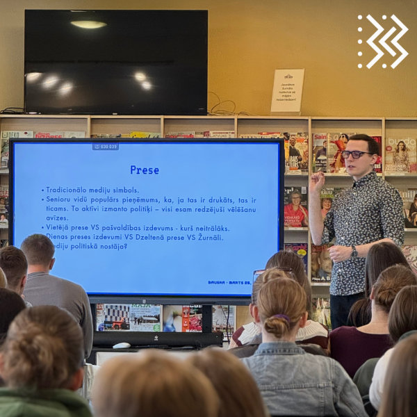  Internetā droši: Kritiskā domāšana un digitālās prasmes. 