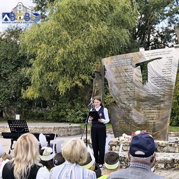 Dzeja Saules dārzā