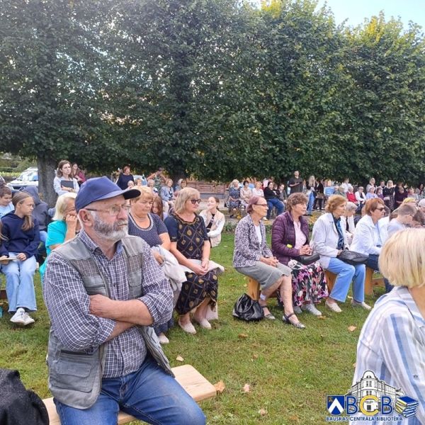 Dzeja Saules dārzā