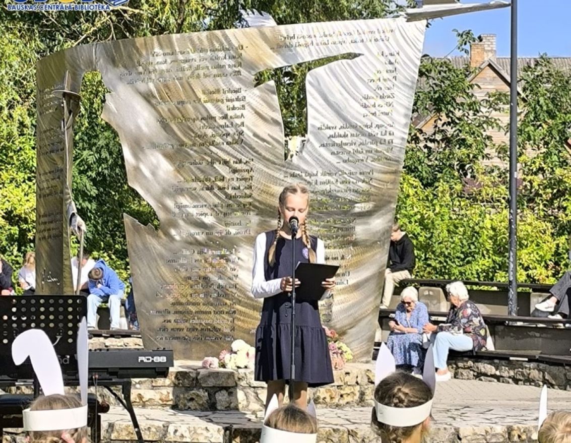 Dzeja Saules dārzā