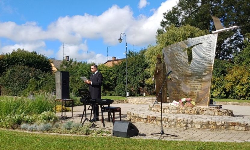 Dzeja Saules dārzā