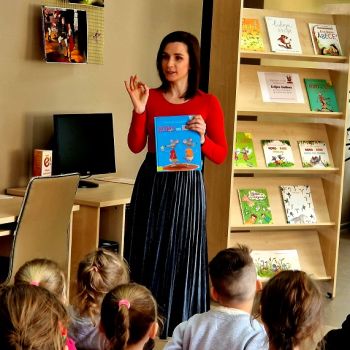 Aizvadīta tik&scaron;anās ar Koko un Riko autori Eviju Gulbi