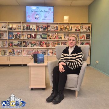 Aizvadīta tik&scaron;anās ar rakstnieci Dženu Andersoni