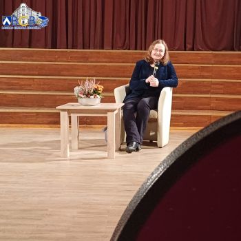 Aizvadīta tik&scaron;anās tulkotāju Daci Deniņu